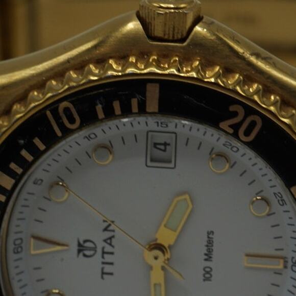 Titan Quartz Watch Men 100m Gold Steel Date New Battery - Picture 5 of 6